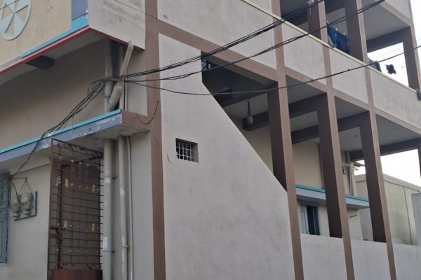3 blurred preview photos — full photos on the property page