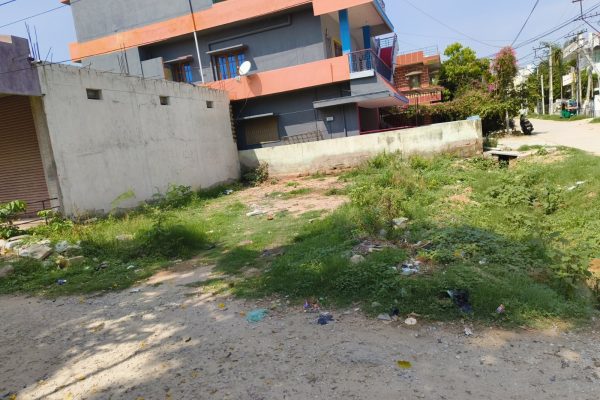 3 blurred preview photos — full photos on the property page